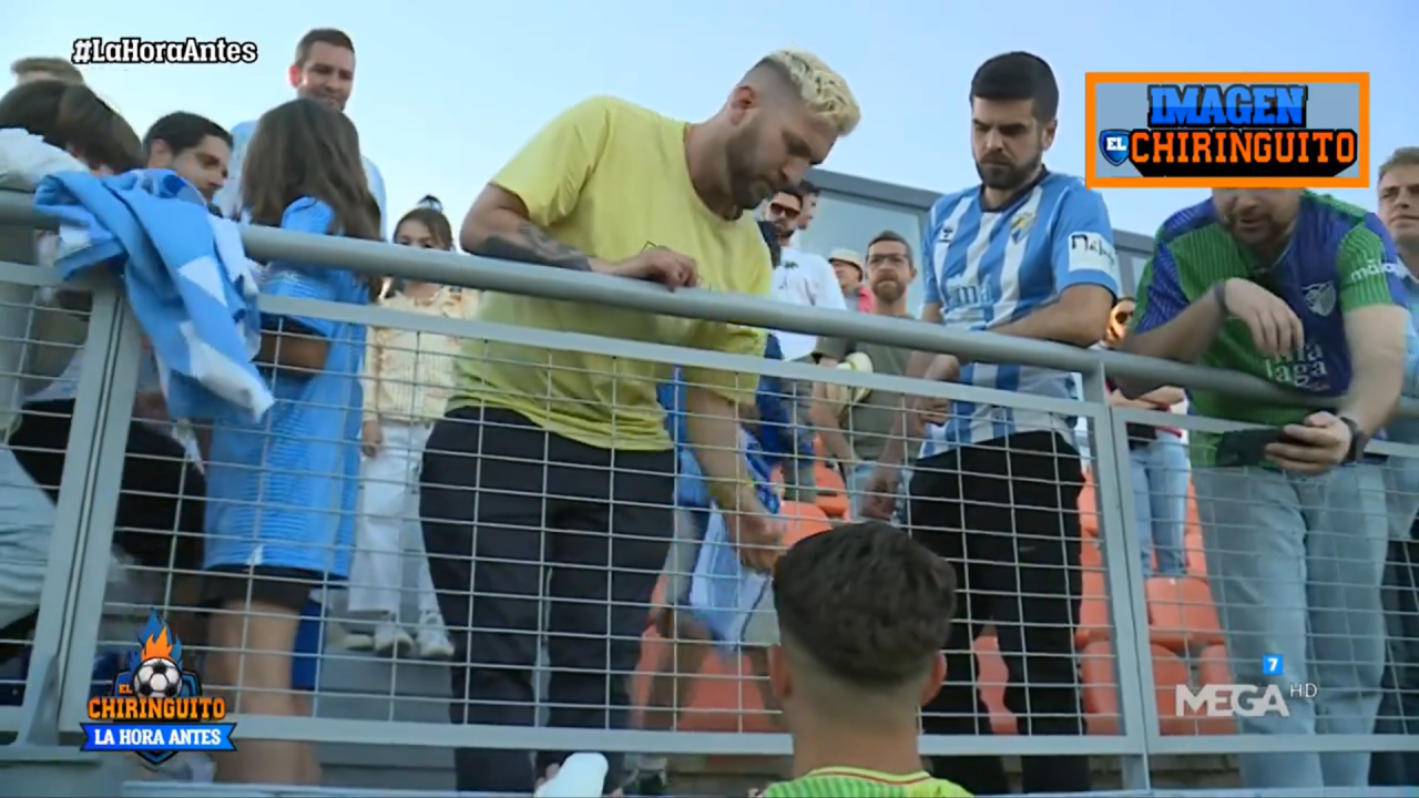 Scene nemaiîntâlnite în fotbalul spaniol! Un jucător i-a vândut tricoul unui suporter pentru 50 de euro: ”Clubul ne taxează!”_6