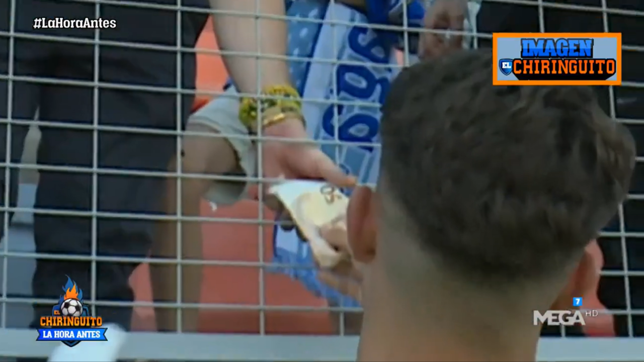 Scene nemaiîntâlnite în fotbalul spaniol! Un jucător i-a vândut tricoul unui suporter pentru 50 de euro: ”Clubul ne taxează!”_9
