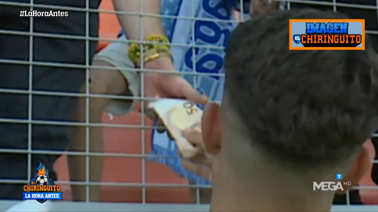 Scene nemaiîntâlnite în fotbalul spaniol! Un jucător i-a vândut tricoul unui suporter pentru 50 de euro: ”Clubul ne taxează!”_10