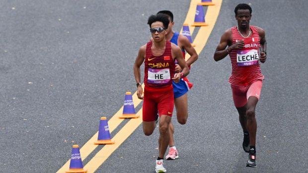 
	&quot;Blat&quot; la atletism! Trei alergători africani au lăsat un chinez să câștige o cursă de semimaraton
