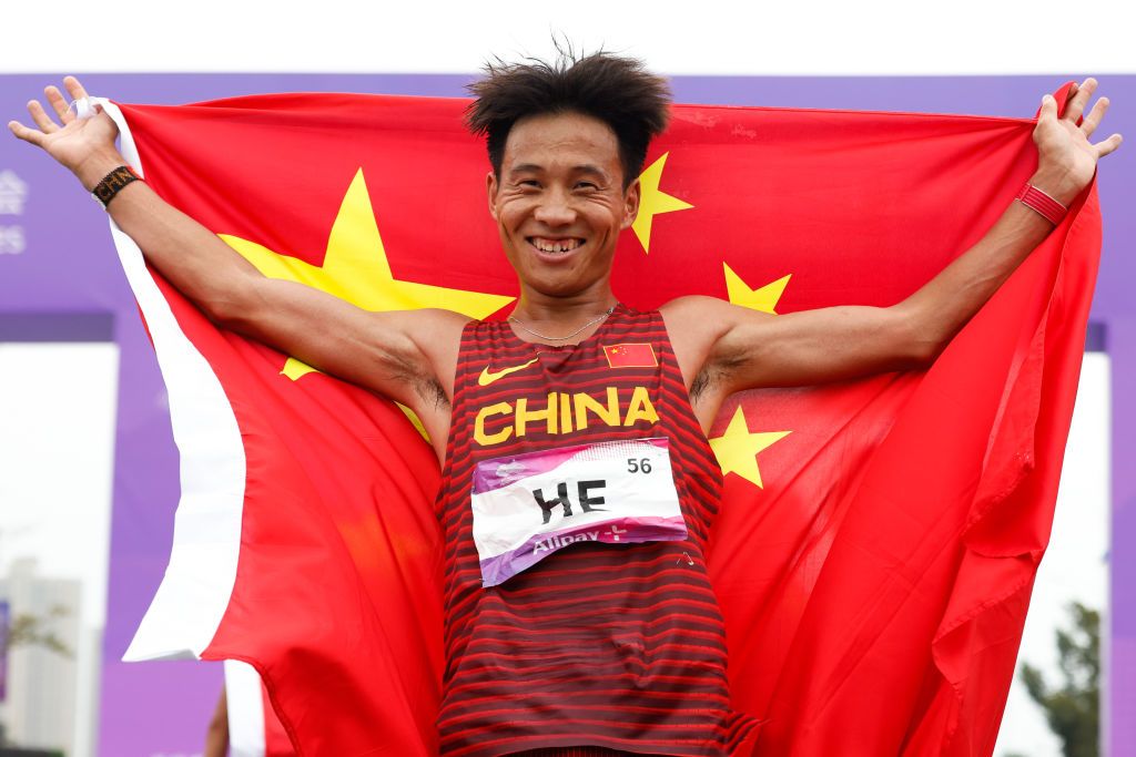 "Blat" la atletism! Trei alergători africani au lăsat un chinez să câștige o cursă de semimaraton_6