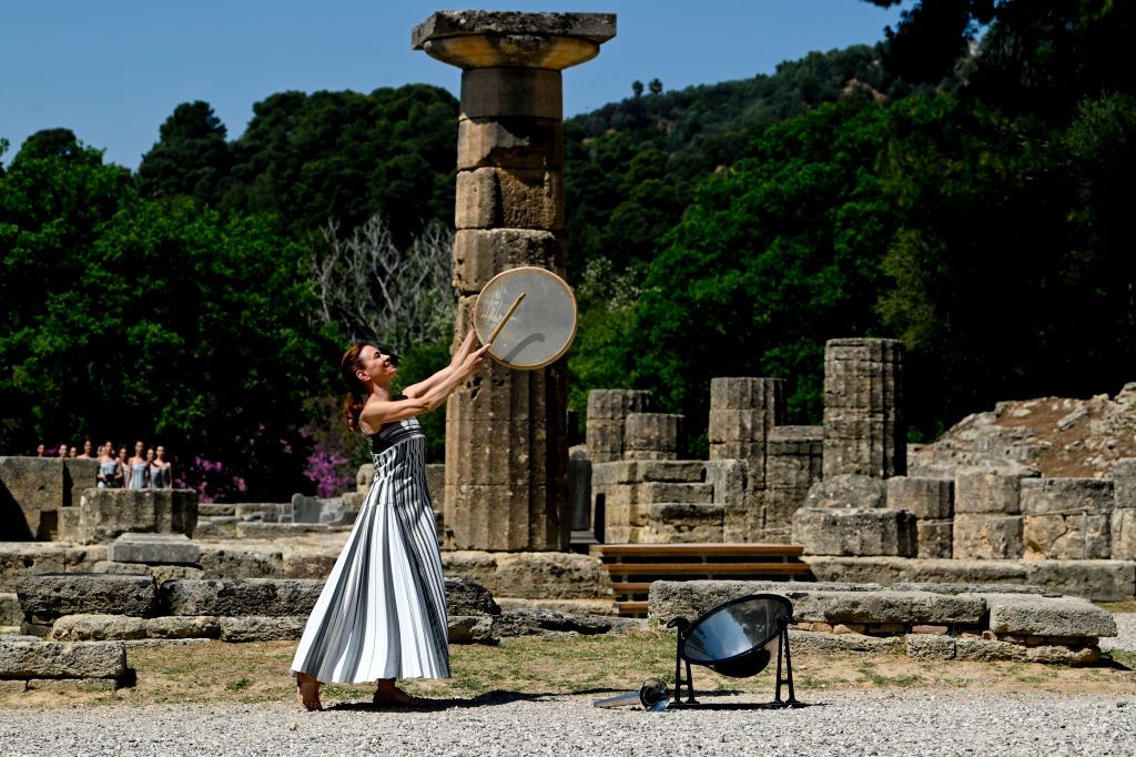 Zeii greci și-au dat acordul! S-a aprins flacăra olimpică pentru Paris 2024 _15