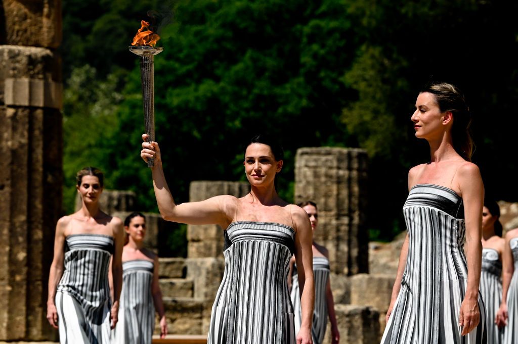 Zeii greci și-au dat acordul! S-a aprins flacăra olimpică pentru Paris 2024 _10