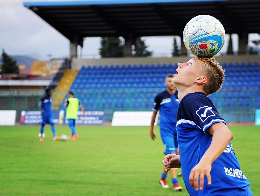 Un fost fotbalist de la Pisa s-a lăsat de fotbal și a devenit călugăr budist și instructor de yoga!_13