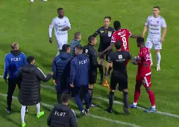 Bogdan Andone a cedat nervos la Botoșani - Dinamo! Antrenorul a sărit la arbitrul meciului_13