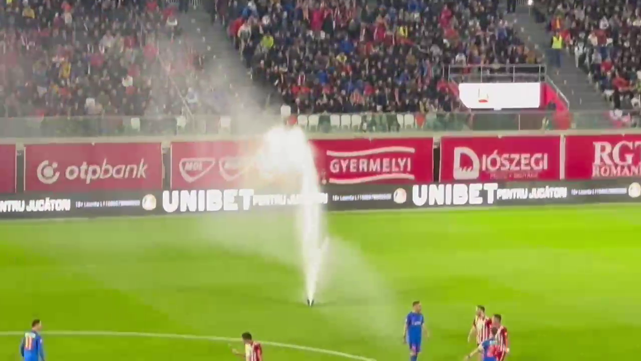 Fără precedent! Au pornit irigațiile pe teren în plin meci la Sepsi - FCSB_1