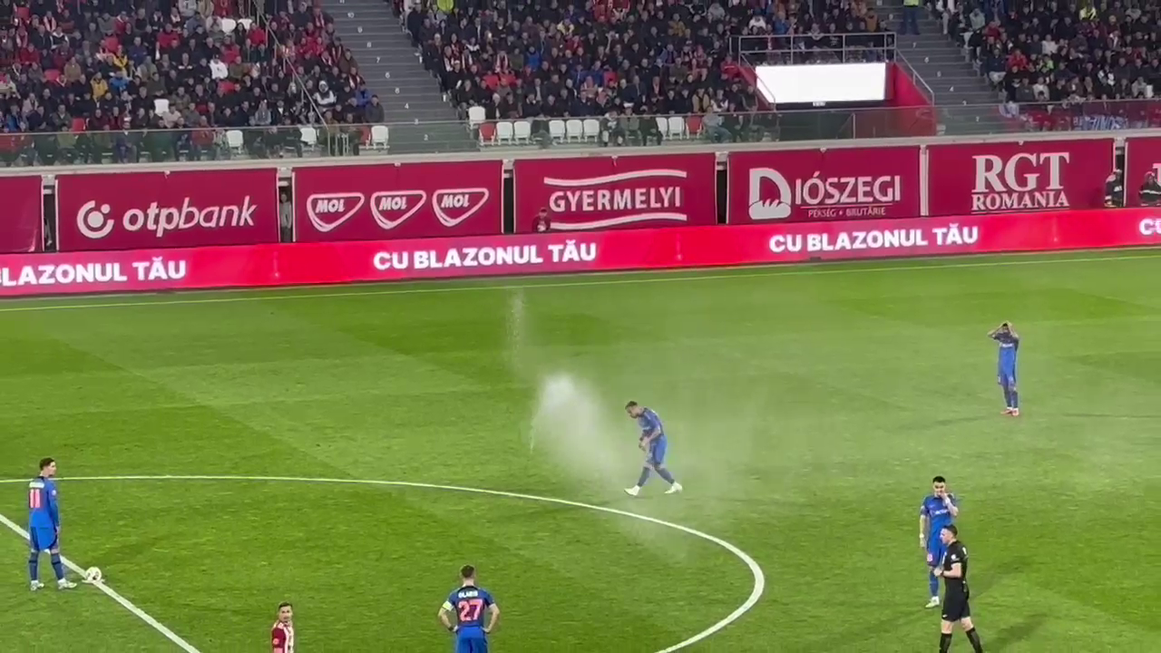 Fără precedent! Au pornit irigațiile pe teren în plin meci la Sepsi - FCSB_20