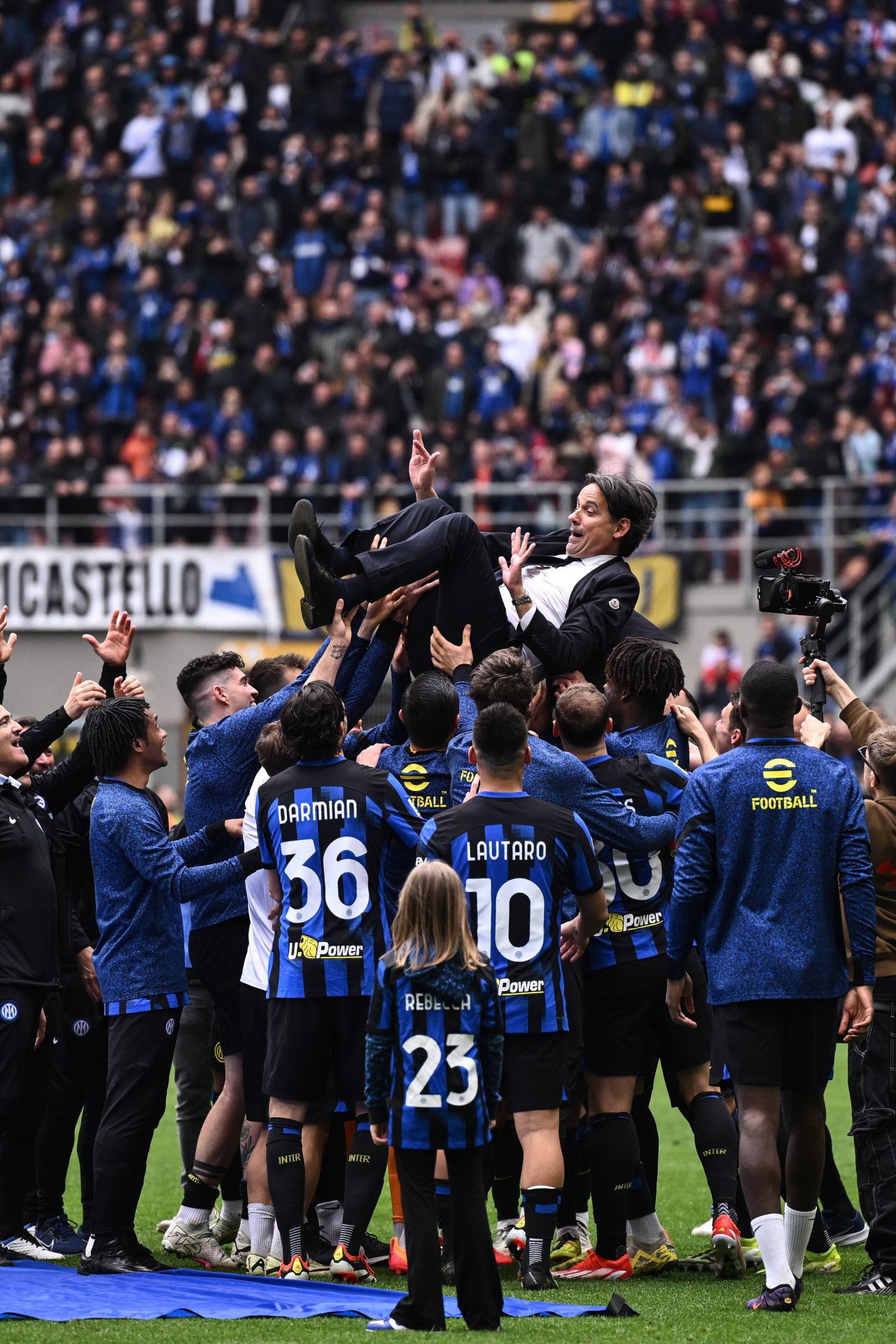 Sărbătoare imensă în Serie A! Inter Milano a celebrat alături de suporteri al 20-lea Scudetto din istoria clubului_12