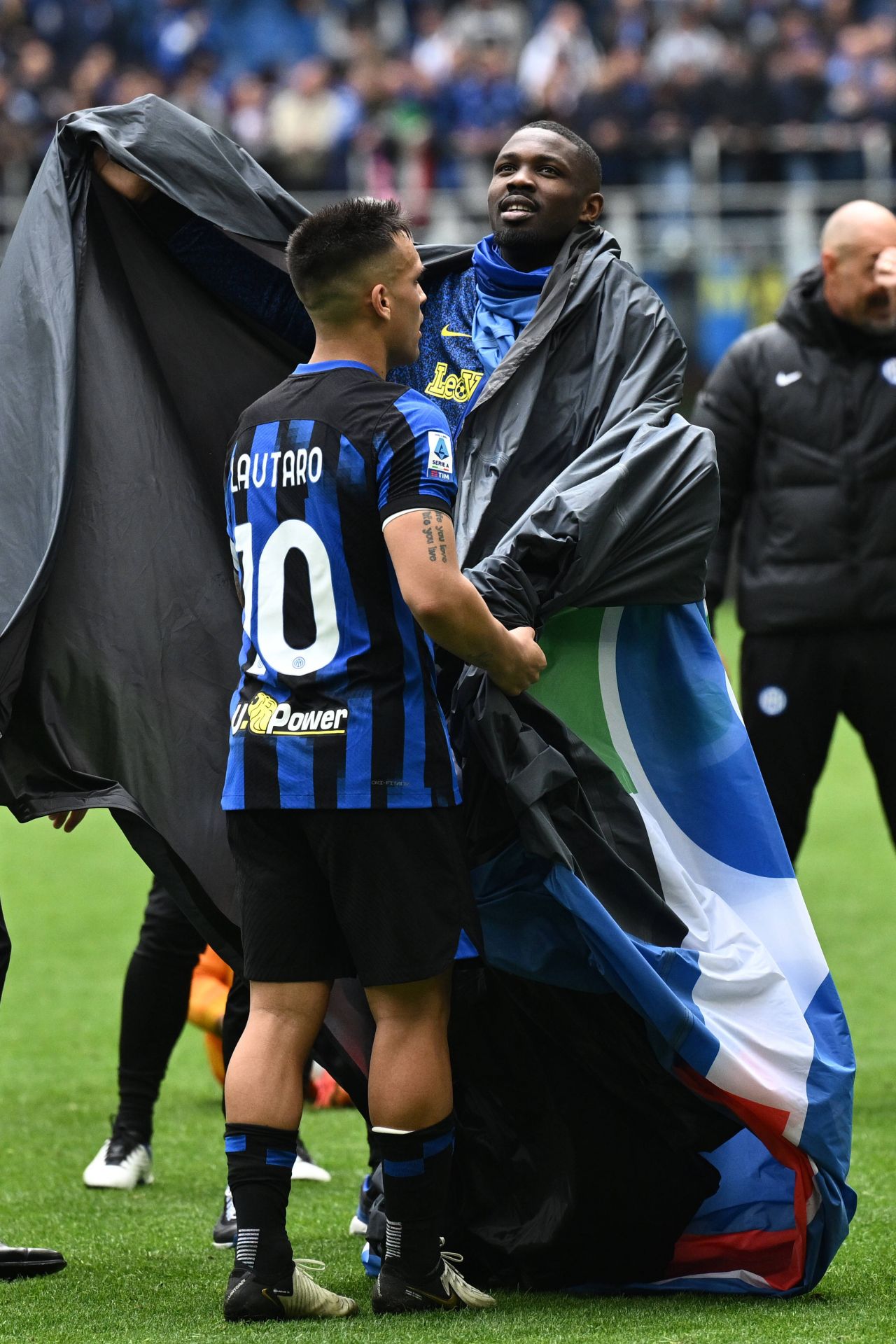 Sărbătoare imensă în Serie A! Inter Milano a celebrat alături de suporteri al 20-lea Scudetto din istoria clubului_18