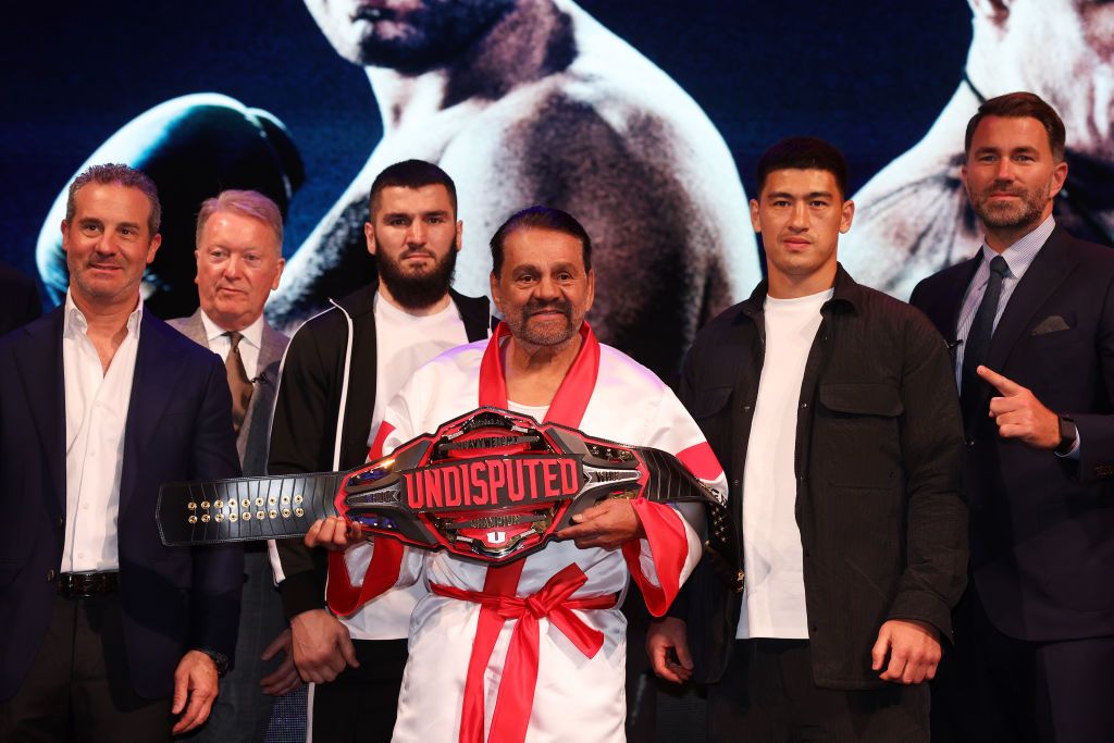Un boxer pe jumătate român pierde șansa să unifice toate centurile din boxul profesionist la categoria semigrea!_6