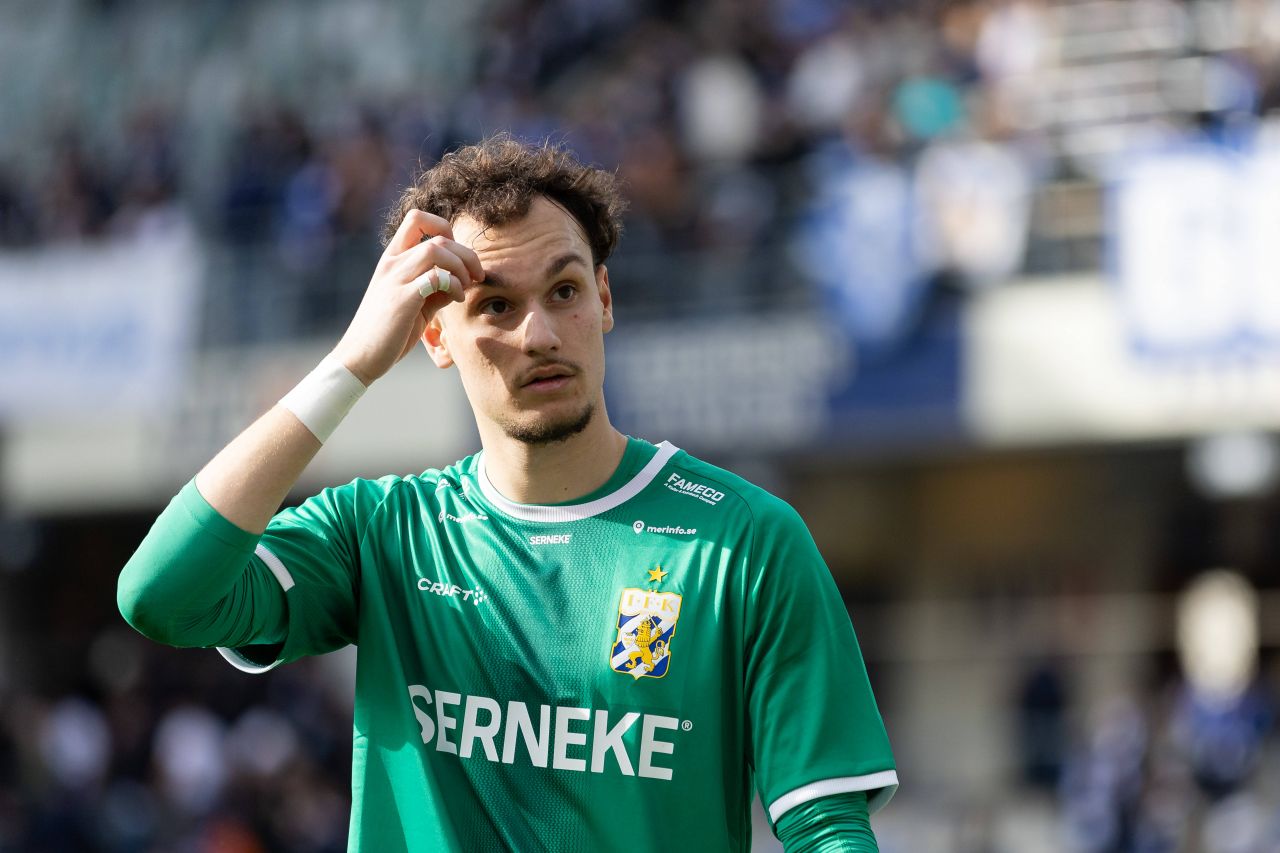 Ștefan, românul de 18 ani neconvocat de FRF și devenit căpitanul naționalei Suediei, este integralist și MVP la IFK Goteborg, singura echipă scandinavă cu trofeu european!_9