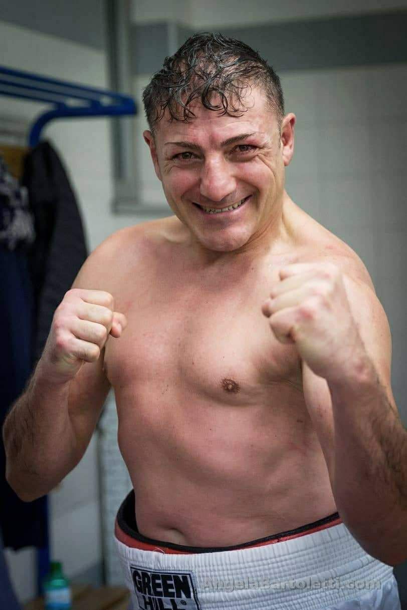 Povestea celui mai slab boxer profesionist în activitate din lume. Are 47 de ani și a pierdut 108 meciuri_1
