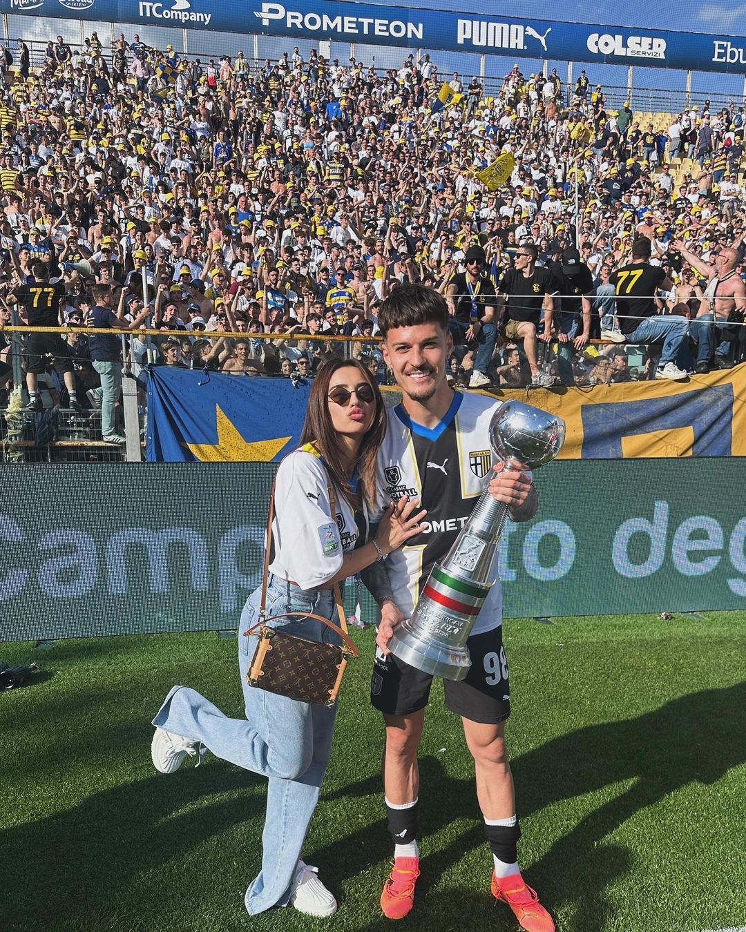 Dennis Man a petrecut alături de iubita sa promovarea în Serie A! Mesajul transmis de superba parteneră_13