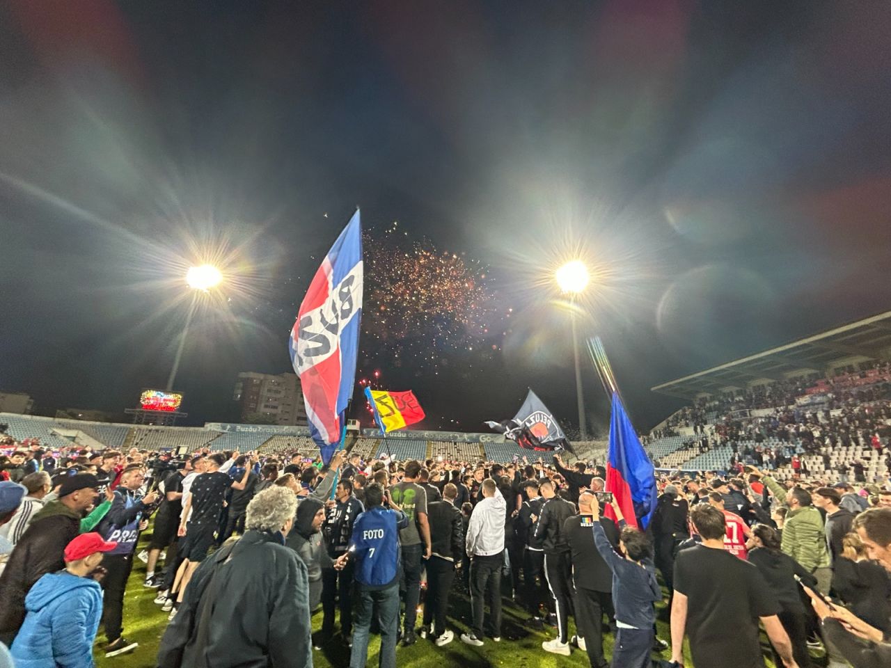 Sărbătoare la Buzău! Fotbaliștii s-au bucurat alături de fani în urma promovării istorice. Vali Dumitrache: ”Am muncit un an pentru asta”_11
