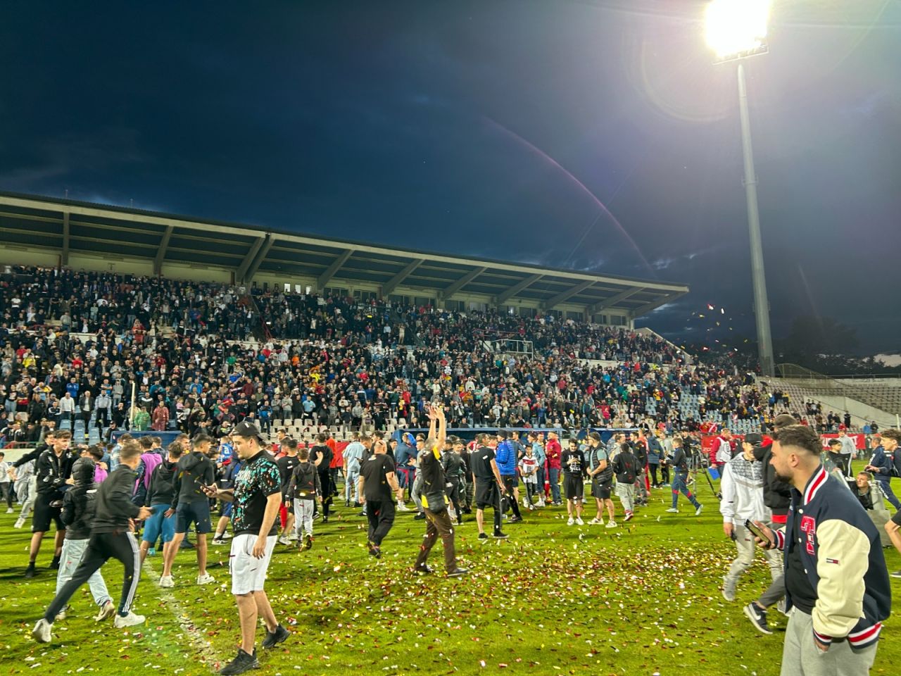 Sărbătoare la Buzău! Fotbaliștii s-au bucurat alături de fani în urma promovării istorice. Vali Dumitrache: ”Am muncit un an pentru asta”_38