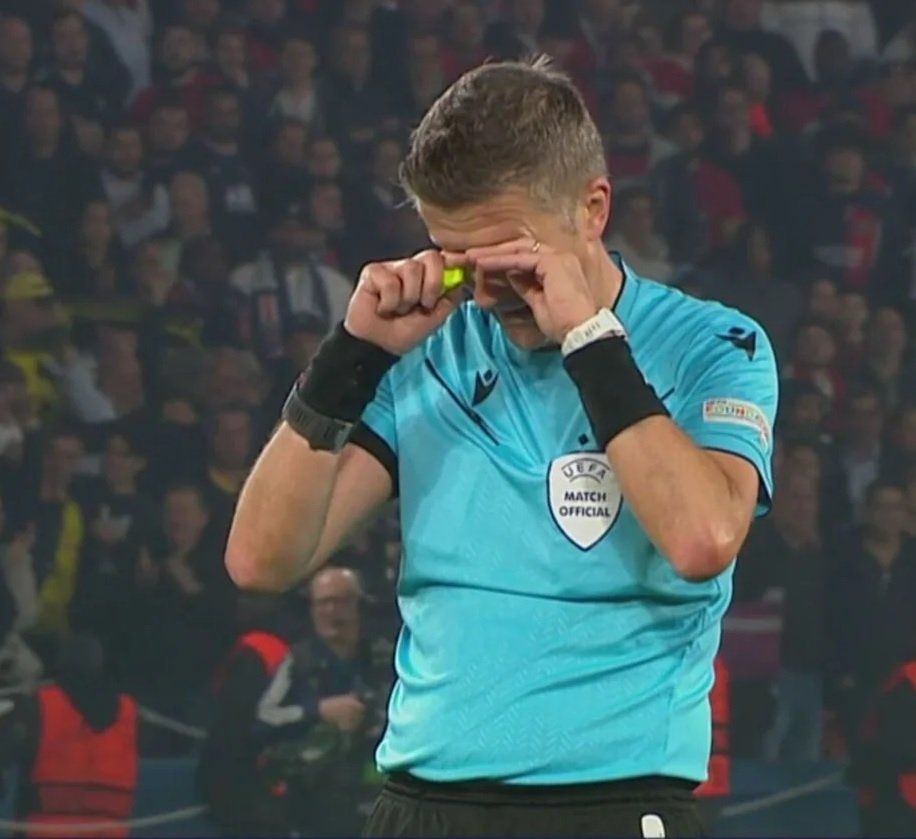 Arbitrul a izbucnit în lacrimi imediat după ce Borussia Dortmund s-a calificat în finala Champions League_2