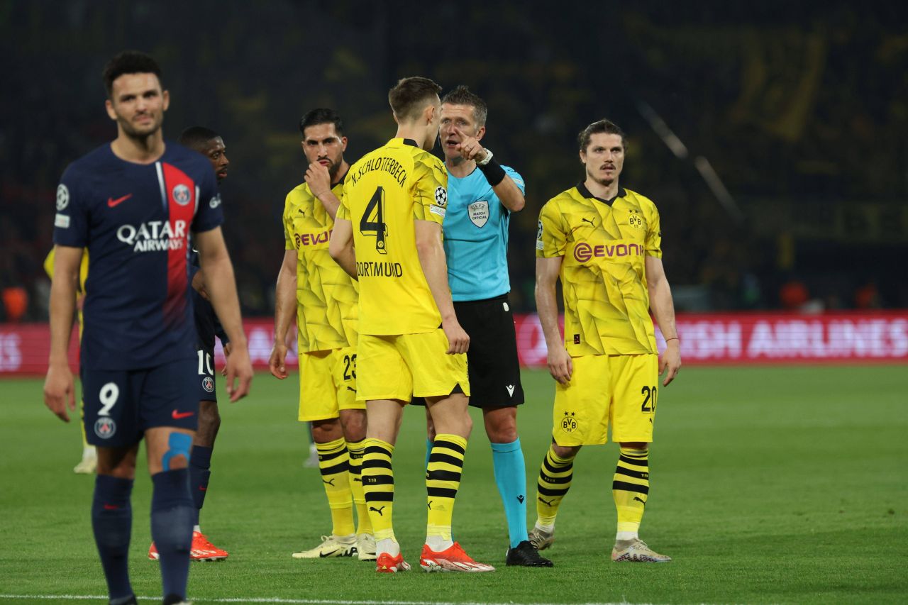 Arbitrul a izbucnit în lacrimi imediat după ce Borussia Dortmund s-a calificat în finala Champions League_3