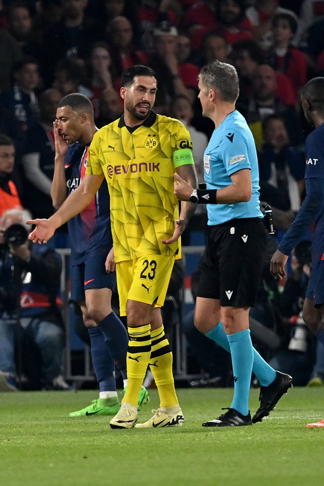 Arbitrul a izbucnit în lacrimi imediat după ce Borussia Dortmund s-a calificat în finala Champions League_4