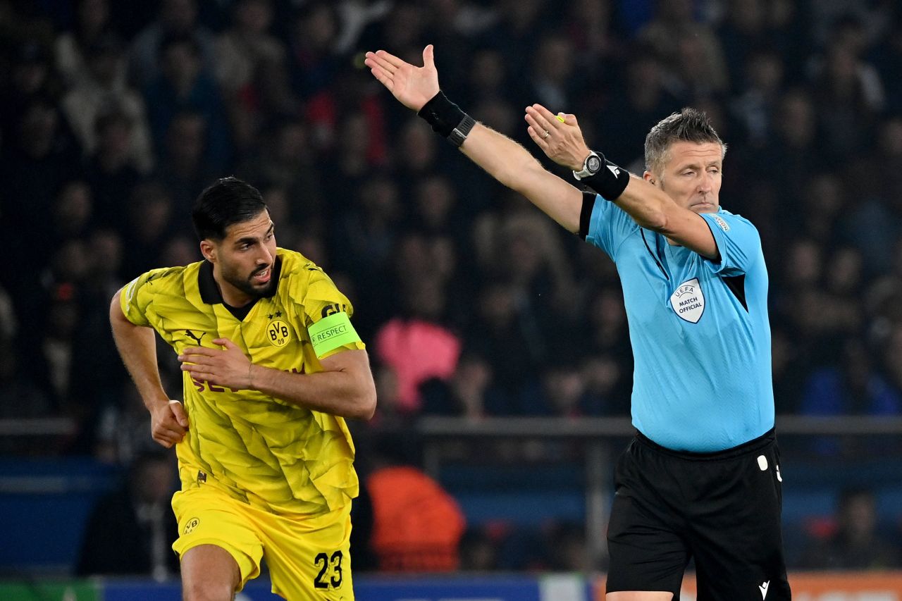 Arbitrul a izbucnit în lacrimi imediat după ce Borussia Dortmund s-a calificat în finala Champions League_8