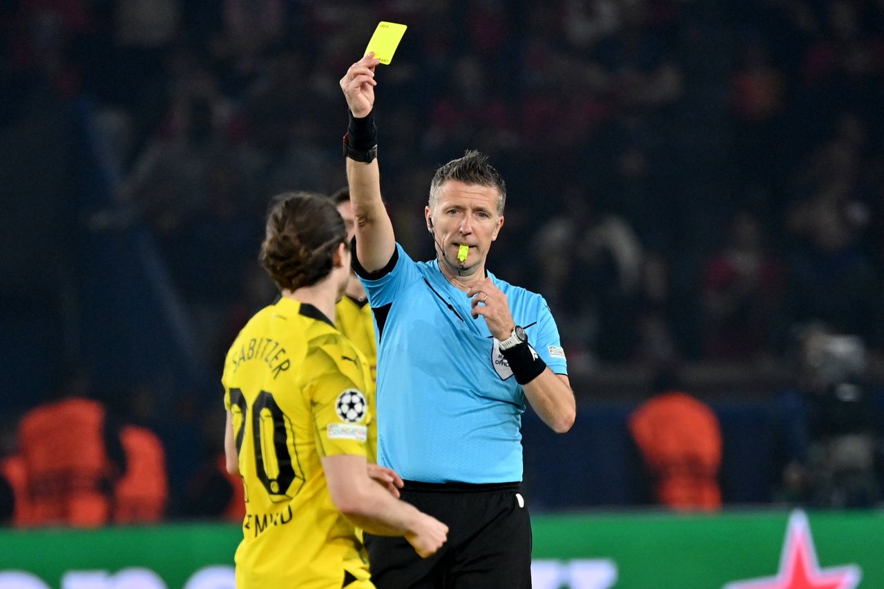 Arbitrul a izbucnit în lacrimi imediat după ce Borussia Dortmund s-a calificat în finala Champions League_10
