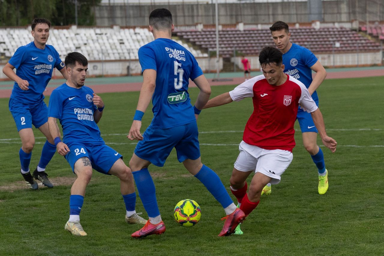 ”Cine vine-n Groapă / Fără 5 nu scapă”! CS Dinamo, cu Iordănescu junior om de bază, se distrează în play-off-ul de promovare în Liga 2_16