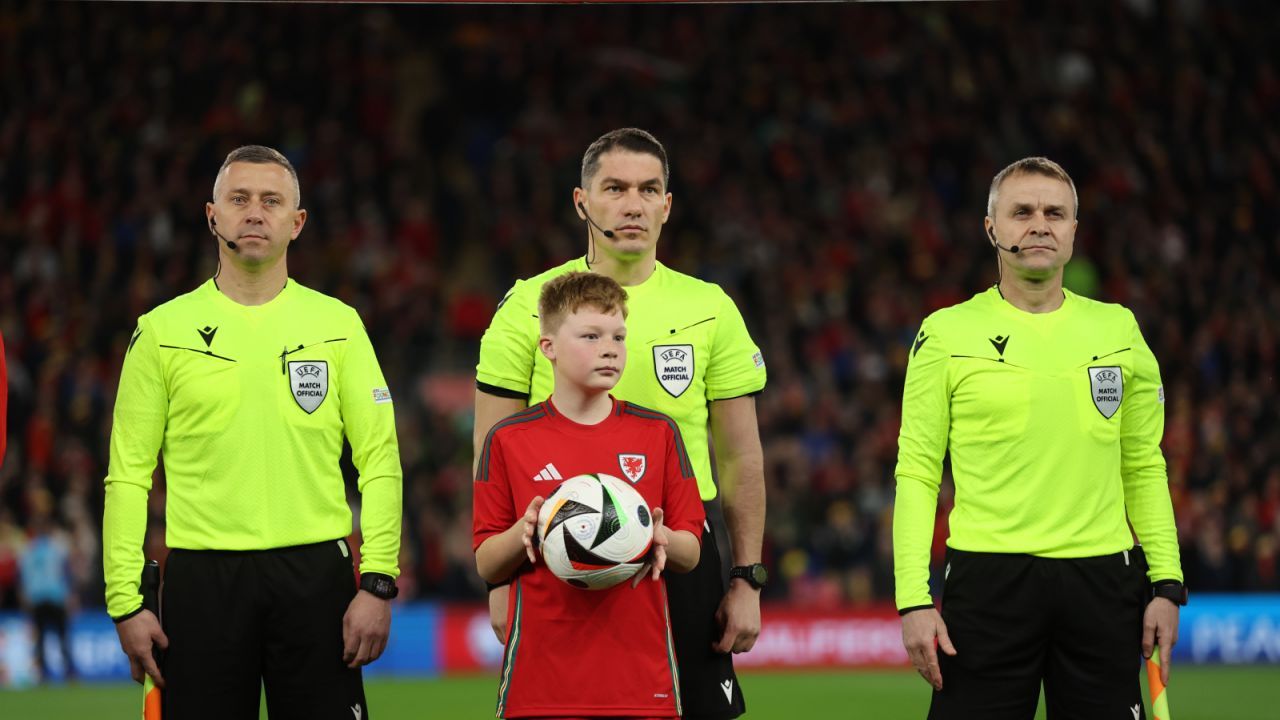 Arbitrii celor cinci ”finale” din play-out de duminică! Dinamo - UTA Arad, cu numărul 1 din România la centru_2