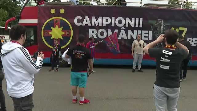 Trofeul Superligii, la Arena Națională! Fanii lui FCSB stau la coadă pentru poze + mesajul apărut pe autocar_12