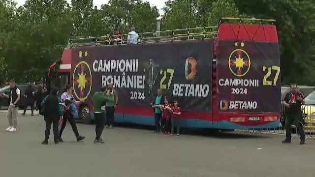 Trofeul Superligii, la Arena Națională! Fanii lui FCSB stau la coadă pentru poze + mesajul apărut pe autocar_13