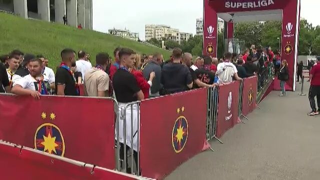 Trofeul Superligii, la Arena Națională! Fanii lui FCSB stau la coadă pentru poze + mesajul apărut pe autocar_10