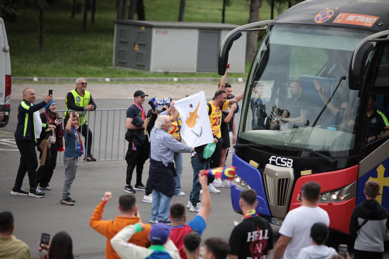 Parada modei la Arena Națională: cum au apărut jucătorii lui FCSB, mesajul lui Mihai Stoica + ce au scandat fanii când l-au văzut pe Dan Petrescu_25