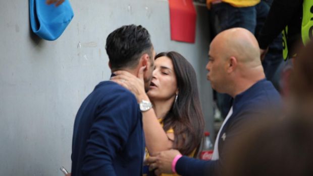 Elias Charalambous și-a adus familia la sărbătoarea titlului și a fost surprins sărutându-și soția înainte de FCSB - CFR Cluj