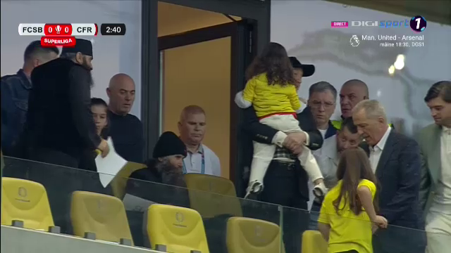 Gigi Becali și-a luat nepoata în brațe și a urmărit FCSB - CFR Cluj din loja VIP_3