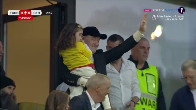 Gigi Becali și-a luat nepoata în brațe și a urmărit FCSB - CFR Cluj din loja VIP_14