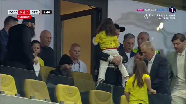 Gigi Becali și-a luat nepoata în brațe și a urmărit FCSB - CFR Cluj din loja VIP_4