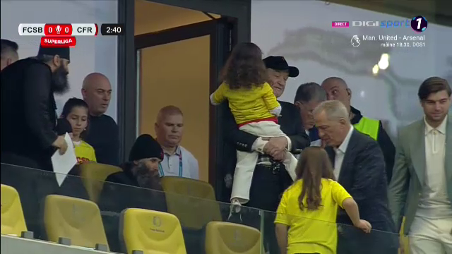 Gigi Becali și-a luat nepoata în brațe și a urmărit FCSB - CFR Cluj din loja VIP_6