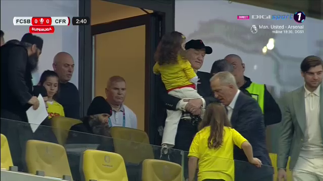 Gigi Becali și-a luat nepoata în brațe și a urmărit FCSB - CFR Cluj din loja VIP_7
