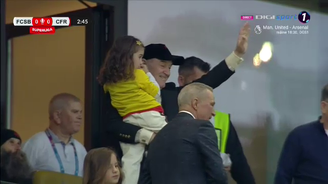 Gigi Becali și-a luat nepoata în brațe și a urmărit FCSB - CFR Cluj din loja VIP_9
