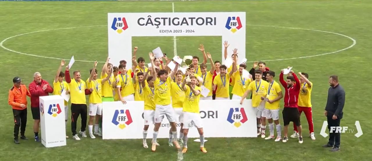New Dinamo! 7-0 în finală și echipa de fotbal a clubului sportiv din Ștefan cel Mare a câștigat Cupa României U19 + gloriile dinamoviste prezente_5