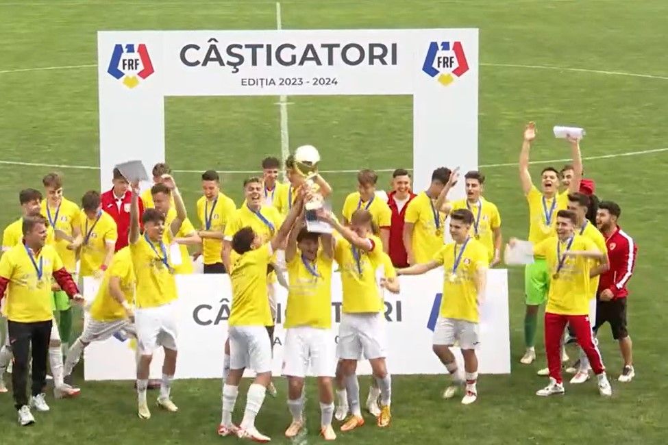 New Dinamo! 7-0 în finală și echipa de fotbal a clubului sportiv din Ștefan cel Mare a câștigat Cupa României U19 + gloriile dinamoviste prezente_6