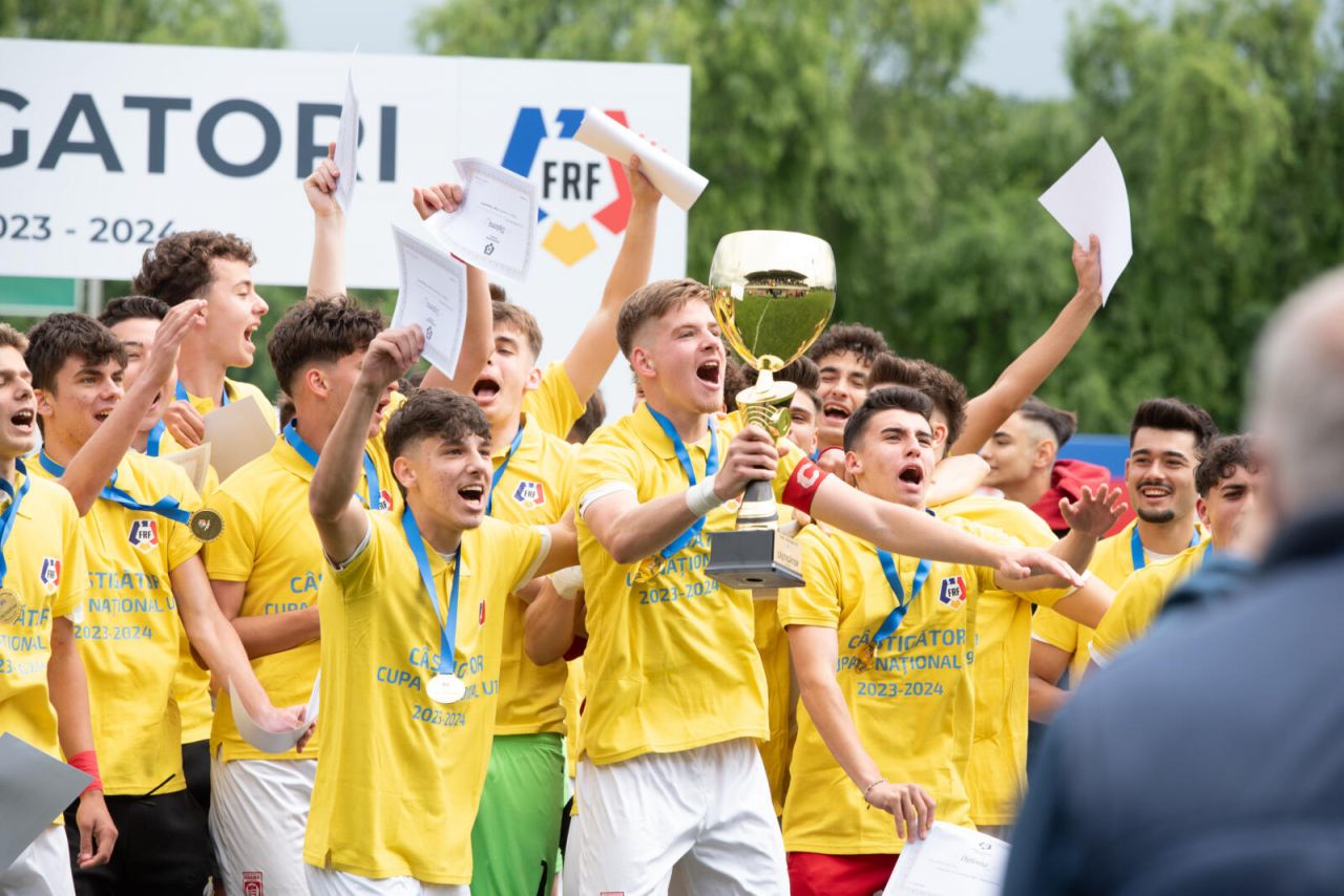 New Dinamo! 7-0 în finală și echipa de fotbal a clubului sportiv din Ștefan cel Mare a câștigat Cupa României U19 + gloriile dinamoviste prezente_9