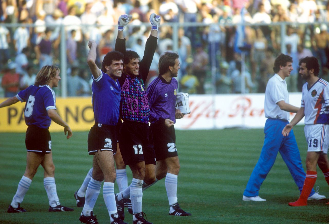 A murit fotbalistul vicecampion mondial cu Argentina care a fost adversarul României în meciul istoric din 1990!_1