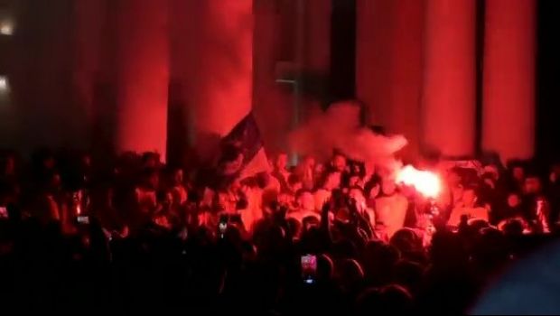 Sărbătoare la Hunedoara! Corvinul a sărbătorit la 3 dimineața alături de fani