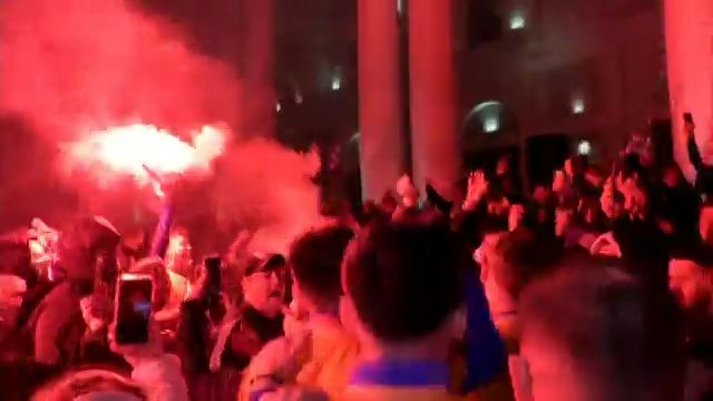 Sărbătoare la Hunedoara! Corvinul a sărbătorit la 3 dimineața alături de fani_7