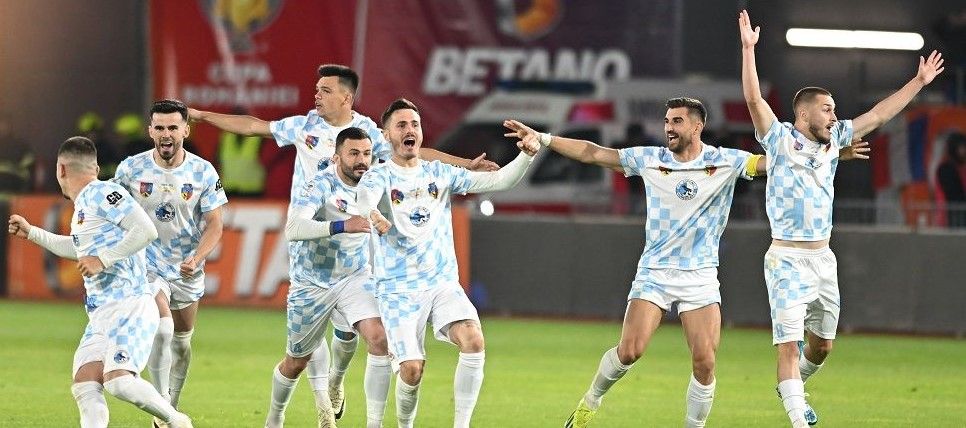 Corvinul Hunedoara nu va fi la prima participare în cupele europene! Cum s-a descurcat echipa în Cupa UEFA și un 4-4 de poveste_2