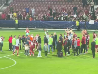 
	Fotbaliștii de la CFR au sărbătorit alături de fani victoria cu Farul + ce a făcut Dan Petrescu după fluierul de final
