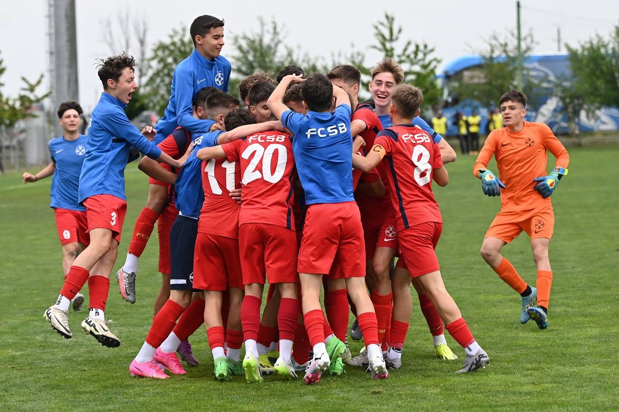 FCSB a zdrobit CSA Steaua și e campioana Ligii Elitelor U15: "Să se audă în toată țara / Steaua este campioana"_8