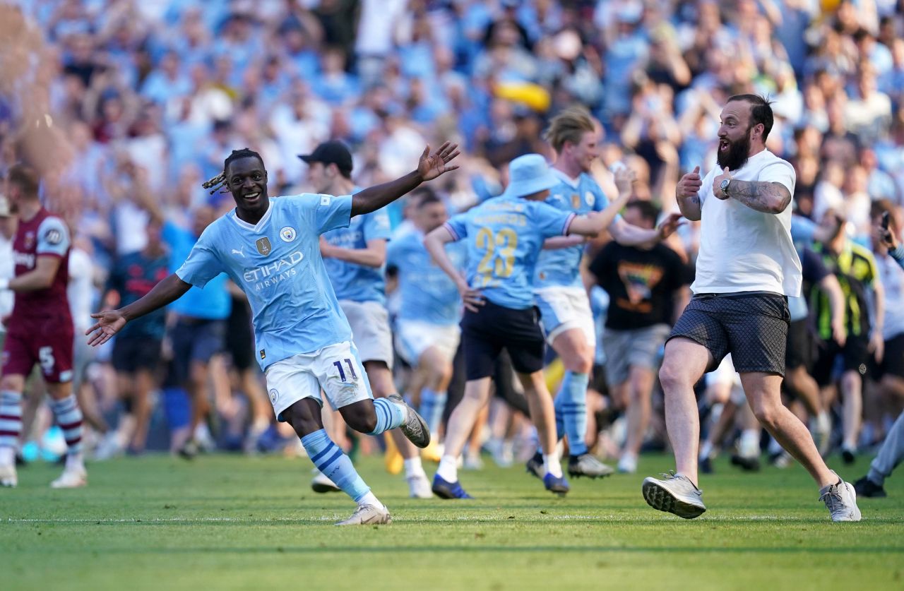 Imaginile bucuriei pe Etihad! Suporterii s-au dezlănțuit după ce Manchester City a devenit campioană _3