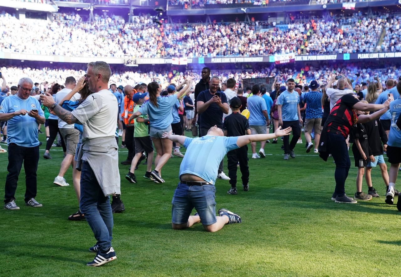 Imaginile bucuriei pe Etihad! Suporterii s-au dezlănțuit după ce Manchester City a devenit campioană _5