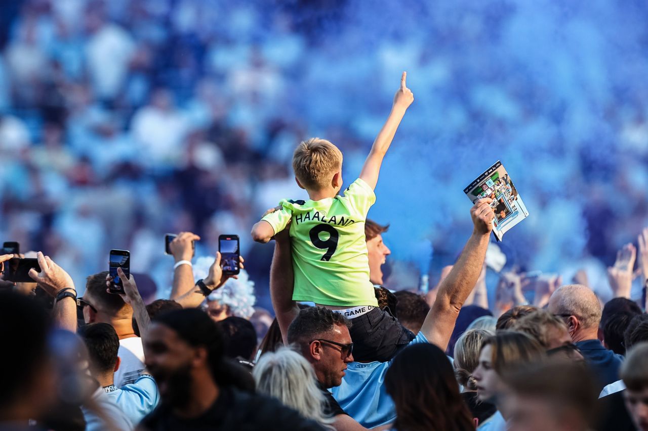 Imaginile bucuriei pe Etihad! Suporterii s-au dezlănțuit după ce Manchester City a devenit campioană _6