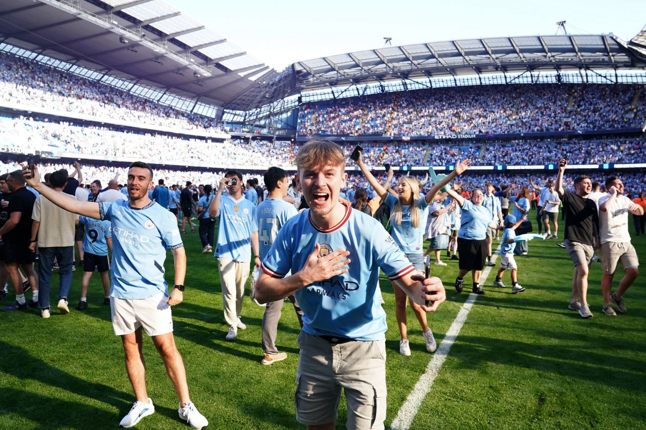 Imaginile bucuriei pe Etihad! Suporterii s-au dezlănțuit după ce Manchester City a devenit campioană _7